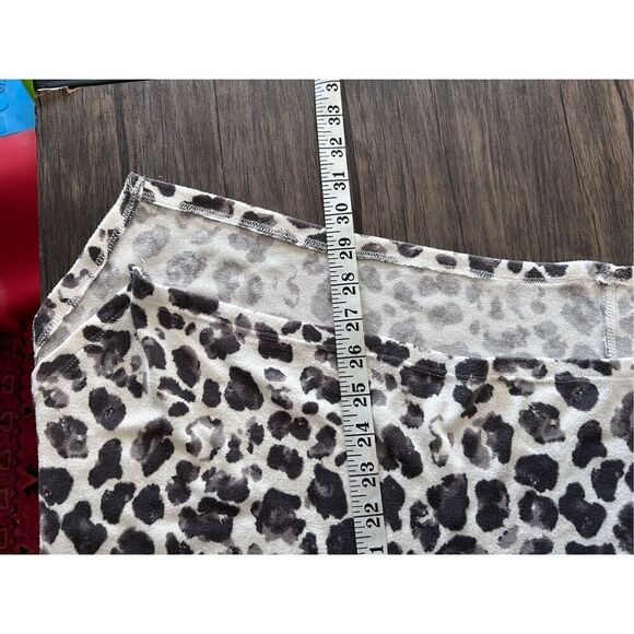 C&C California Leopard Animal Print Sugar Swizzle Mock Neck Sweater Blouse Size - Picture 9 of 9